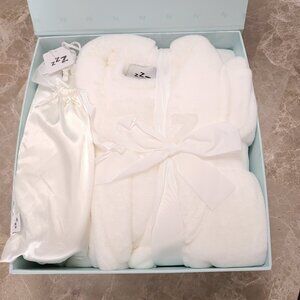 New Luxurious SLEEP WELL Stay Well Box Set